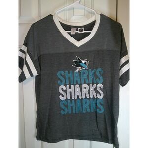Sideline Apparel NHL Sharks T-Shirt V-Neck Striped Sleeve Tee Gray M‎